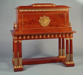 Secretaire imperial de caoba, por David Roentgen (1743-1807), alemán