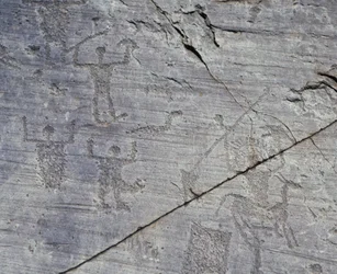 Italia, región de Lombardía, Valcamonica, primer plano de dibujos rupestres en el Parque Nacional de Naquane