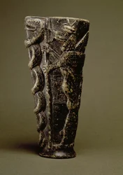 Copa de libación del Príncipe Gudea, dedicada a su dios personal Ningishzida, de Telloh, antigua Girsu, c.2150 a.C.