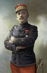 Marechal Ferdinand Foch (1851-1929), General de División en el ejército francés entonces ordenando armees Alliees en el Norte, jefe de Estado Mayor del ejército francés y Generalísimo de las tropas Alliees en marzo de 1918, obtiene el rango de marechal en 