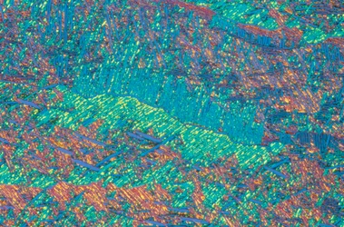 Micrografías (luz) Aleación de titanio grabada, micrografía de luz