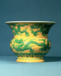 Jarra verde y amarilla Ming, período Chand Te (1506-21)