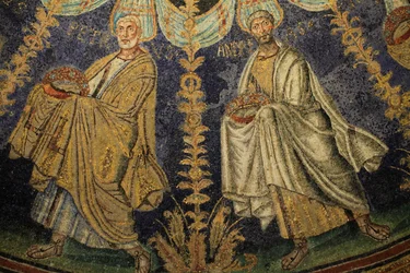Mosaico del techo del Baptisterio de Neon. Detalle de la procesión de los doce apóstoles alrededor del mosaico central en dos direcciones, terminando con San Pedro encontrándose con San Pablo. Siglo V, Rávena, Italia. Patrimonio Mundial de la UNESCO
