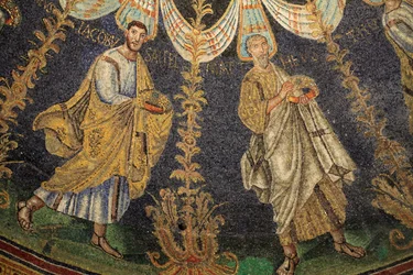 Mosaico del techo del Baptisterio de Neon. Detalle de la procesión de los doce apóstoles alrededor del mosaico central en dos direcciones, terminando con San Pedro encontrándose con San Pablo. Siglo V, Rávena, Italia. Patrimonio Mundial de la UNESCO