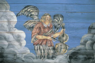 Mural pintado en una pared de madera, Museo Etnográfico al Aire Libre, Riga, Letonia