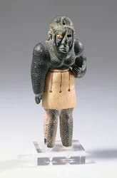 Genio mitológico de las montañas, c.2200 a.C. (caliza y clorita, diadema de hierro meteórico)