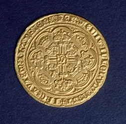 Noble de Eduardo III (1312-77) reverso mostrando un patrón de cruz, menta de Calais, introducido en 1344
