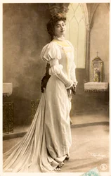 Yvonne Dubel (1881-1958), Actriz