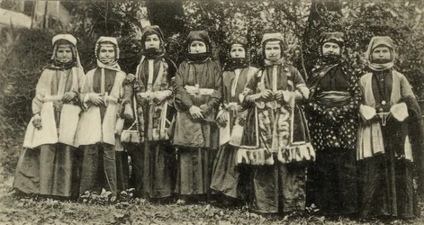 Mujeres osetias en traje tradicional Grupo minoritario en la Unión Soviética