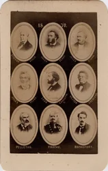 Comuna de París (1871): retrato de políticos franceses del Partido Socialista: de izquierda a derecha y de arriba a abajo: Etienne Arago, Jules Ferry, Jules Simon, Jules Favre, Leon Gambetta, Hector Cremieux, Pelletan, Trochu y Rochefort. Impresión en cart