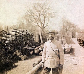 Fotografía de un álbum personal de un teniente de infantería durante los primeros meses de la Primera Guerra Mundial