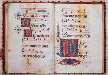 Biblioteca Piccolomini: libro de coro, cod.13.O, ff. 59v-60r con "Inicial foliada", de Venturino Mercati.