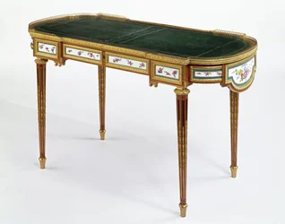 Escritorio montado en porcelana fechado en 1778 hecho para la Emperatriz rusa María Feodorovna por Martin Carlin