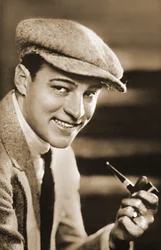 Retrato de Rudolph Valentino (1895 - 1926) (foto b/n).