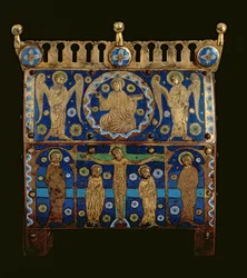 Arqueta relicario, decorada con placas de esmalte que representan la Crucifixión y la Apoteosis de Cristo, francesa, hecha en Limoges
