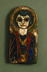 Placa redondeada, que representa a Cristo o un santo, finales del siglo IX