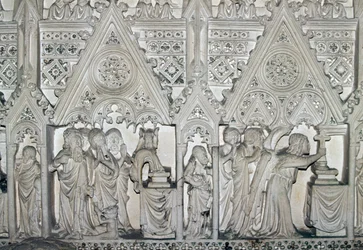 Sarcófago de Pedro I (1320-1367) con escenas de la vida de San Bartolomé, iglesia del monasterio de Alcobaça (Lista del Patrimonio Mundial de la UNESCO)