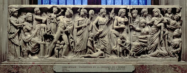 Sarcófago con relieve que representa a Prometeo y la Creación del Hombre, Romano, de Arles, siglo III d.C.