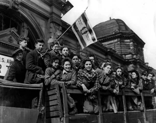Segunda Guerra Mundial (1939-1945): Alemania principios de 1946: Parte de los 450 niños y adolescentes judíos sobrevivientes de los campos de exterminio que serán transportados a Marsella para llegar a Palestina