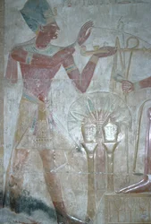 Seti I ofreciendo incienso a Horus, Templo de Seti I, Reino Nuevo Egipcio, dinastía XIX, c.1318 a.C.