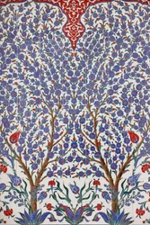 Gran Mezquita Sheikh Zayed: Uno de los 80 paneles de Iznik - azulejos cerámicos altamente decorados populares en el siglo XVI - que destacan en los edificios imperiales y religiosos de Estambul, Abu Dhabi, Emiratos Árabes Unidos