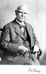 Sir James Alfred Ewing, ingeniero y físico, c 1920s