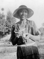 Mujer sonriente, c.1935