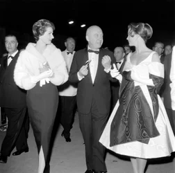 La actriz Lee Remick con el director Otto Preminger y su esposa Hope Bryce en el Festival Internacional de Cine del Lido de Venecia - 1959