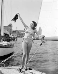 LA ACTRIZ SANGHE GIANNA EN LA PLAYA DE VENECIA LIDO - 1951