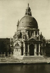 La Basílica de Santa María della Salute al final del Gran Canal. Venecia. Fotografía de Wilhelm Bode