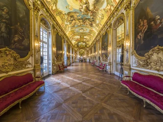 La Galerie dorée y la bóveda pintada por François Perrier