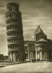 La torre inclinada y el ábside de la cúpula de Pisa en 1925