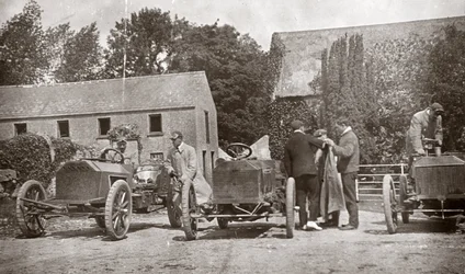 Tres coches de motor Gordon Bennett Napier