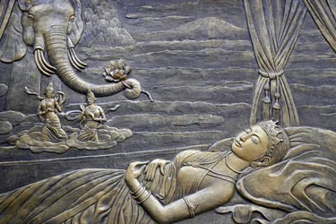 Templo budista Tinh Xa Ngoc Chau, La vida del Buda, Siddhartha Gautama, La madre del Buda, Maya, sueña con el elefante blanco entrando en su vientre, Chau Doc, Vietnam, 2018