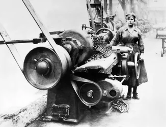 Reino Unido: Máquina en la fábrica de ingeniería de W. Asquith. Halifax, c1914