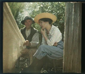 Vendée pintoresca: La lecon de filet, agosto-1919, Longeville, Francia - Autochrome anonymous