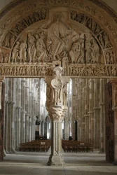 Puerta del nártex de la basílica de Vezelay, Vezelay, Francia