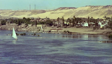 Vista sobre el Nilo con el barco Faluka Egipto, c.1979 (foto)