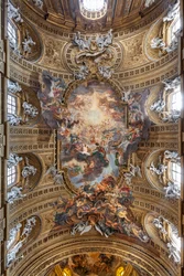 Vista de la bóveda de la nave con "El Triunfo en el Nombre de Jesús", Iglesia del Gesù, Roma, Italia (foto)