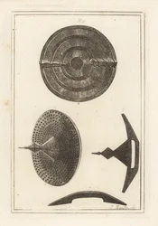 Vistas de un antiguo rondel cóncavo con umbo o espiga hecho de pieles de cuero, placa de hierro y clavos de latón