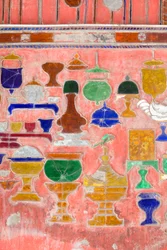 Pared con figuras de vidrio emplomado, Monasterio Shwe Yaunghwe Kyaung, Nyaungshwe, Lago Inle, Myanmar (foto)