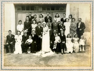 Fotografía de bodas, en Lure, Francia, entre 1940 y 1950 (foto en b/n)