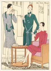 Mujeres fumando en un interior chic con vestido de cena, hoja dorada y terciopelo verde, vestido de tarde de lana verde, y vestido de tarde de hoja dorada y roja