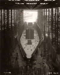 Comienzo de los trabajos en los mamparos del Northbank en el astillero de William Doxford & Sons, Sunderland, 8 de noviembre de 1956
