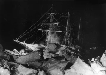 Expedición Imperial Transantártica: el Endurance atascado, c.1914-17 (foto)