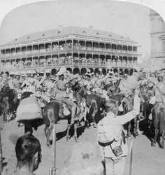 El mariscal de campo Lord Roberts y su personal vitoreando a la Reina, Pretoria, Sudáfrica, 5 de junio de 1900