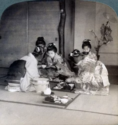 Geishas en la cena, Tokio, Japón, 1904