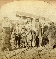 Gitanos y osos bailarines en el camino