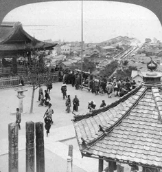 Mirando al este desde el templo Mildera sobre Otsu y el lago Biwa, Japón, 1904