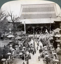 Frente sur del Templo Asakusa, Tokio, Japón, 1904